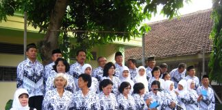 Upacara Hari Guru dan Ulang Tahun PGRI ke - 66