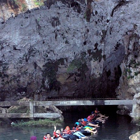 OSIS Gelar Outbond di Goa Pindul