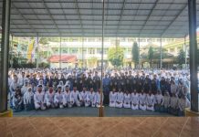 Siswa, Guru, dan Karyawan SMAN 1 Pare Khidmat Peringati Hari Lahir Pancasila di GOR SMANSA
